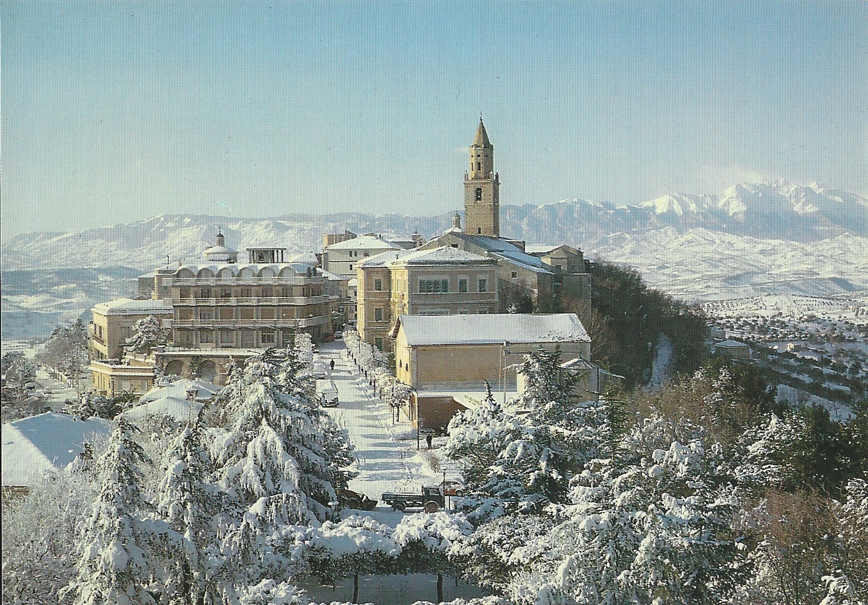 0009 CITTASANTANGELO PANORAMA CON LA NEVE FRONTE